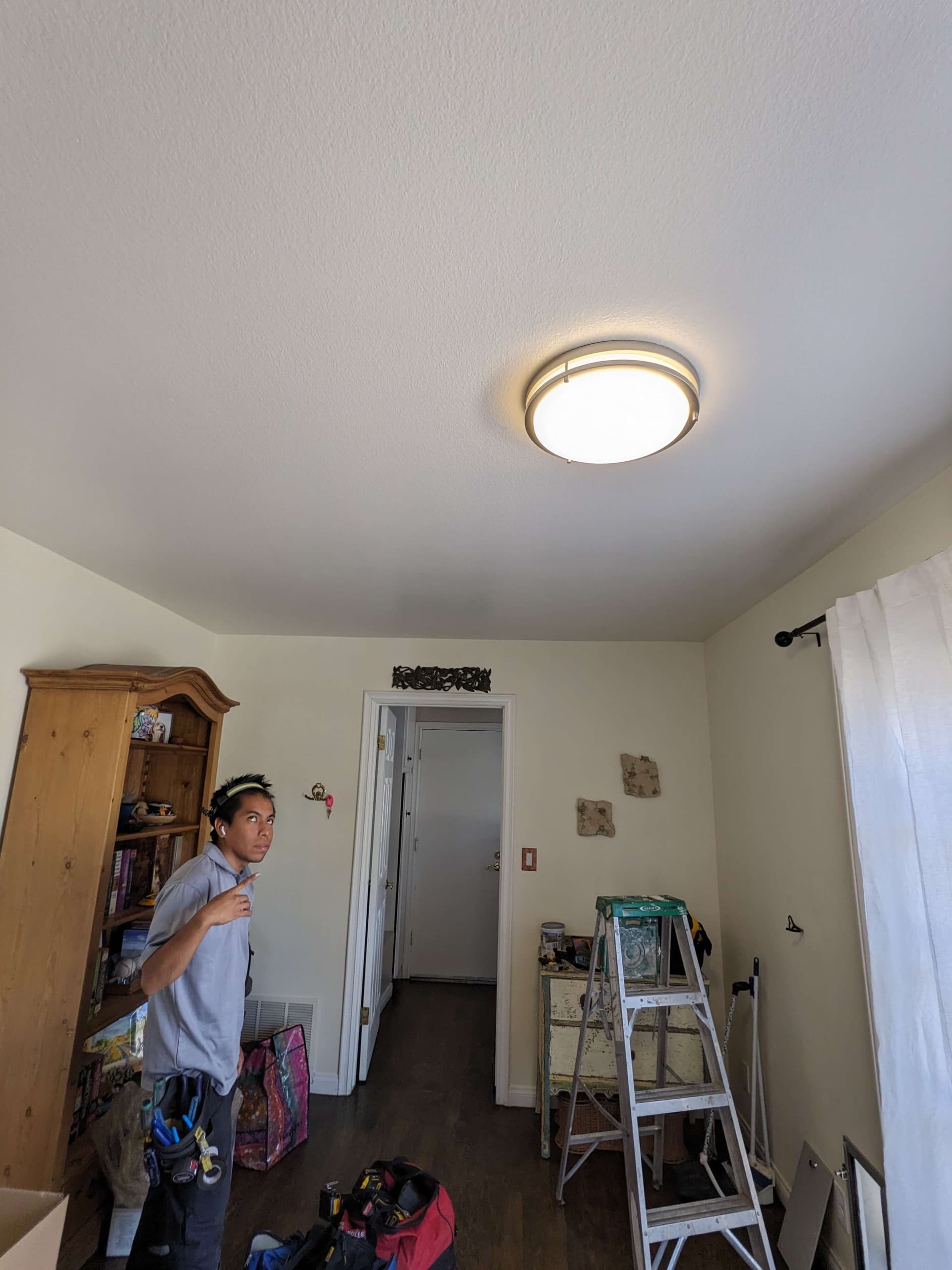 Outdated fluorescent lighting before LED retrofit upgrade in Los Angeles