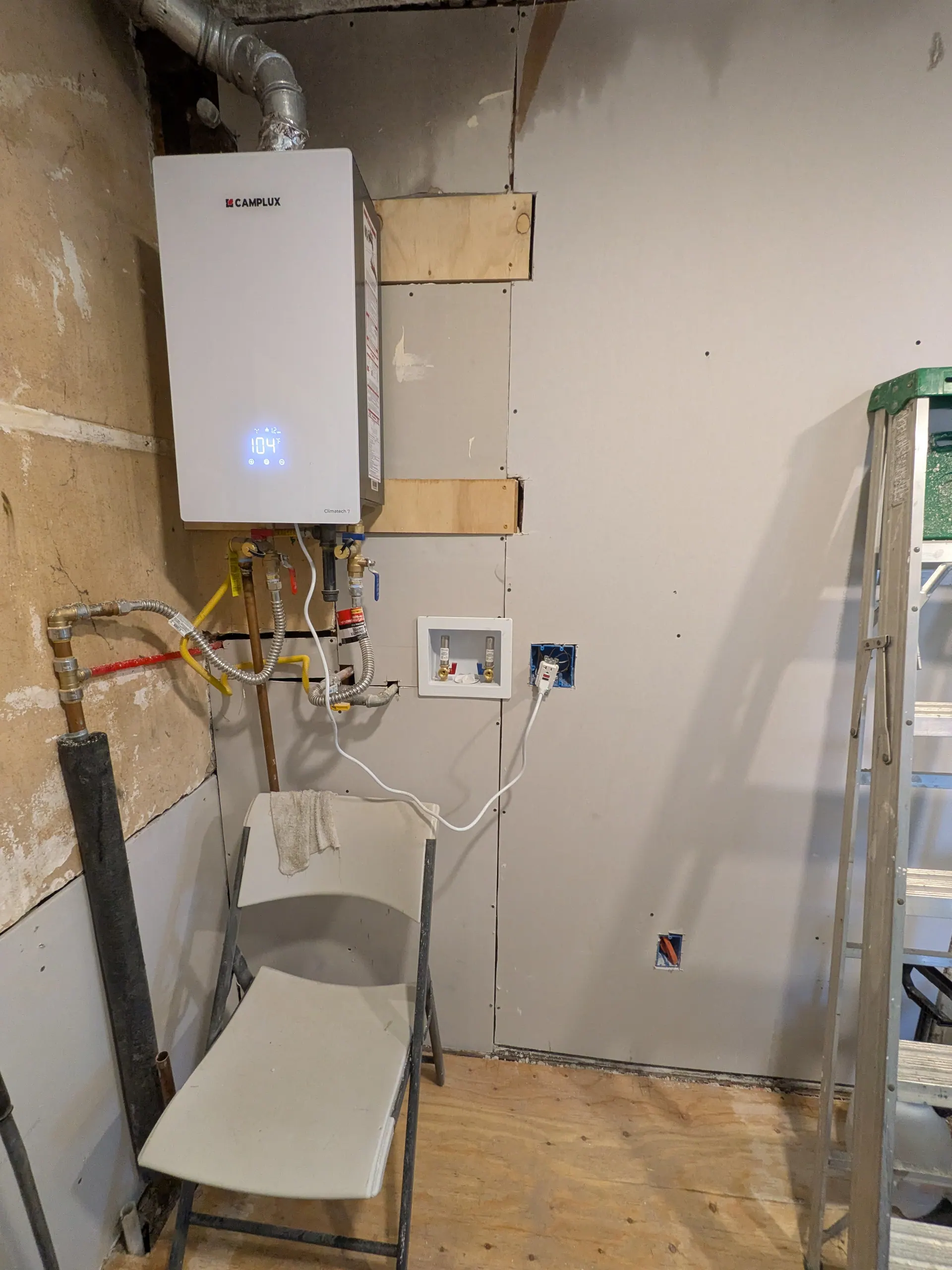 Electric water heater power connection and dedicated circuit installation in Los Angeles