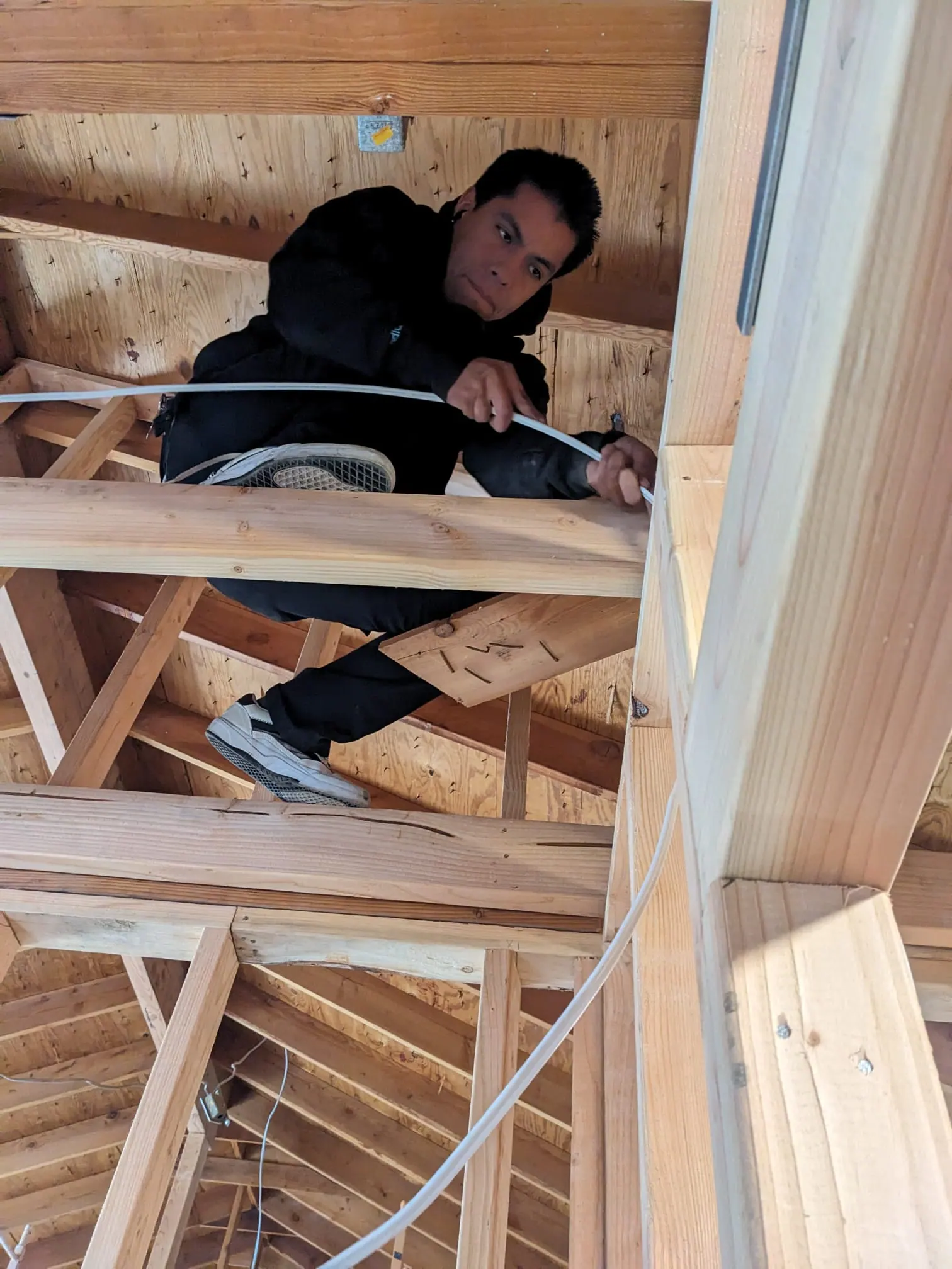Light circuit wiring installation during home rewiring project