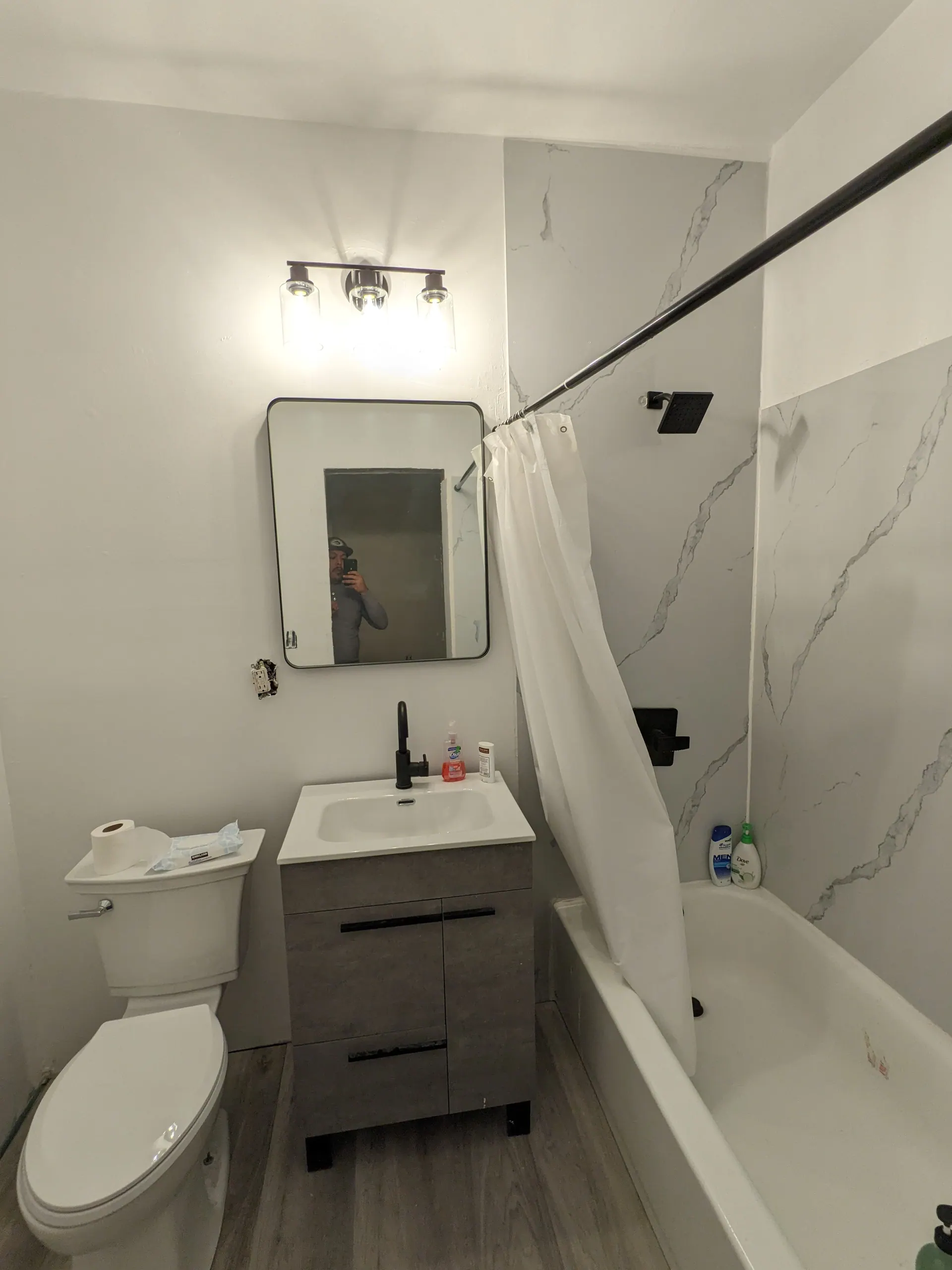 Licensed electrician performing residential electrical service in Los Angeles