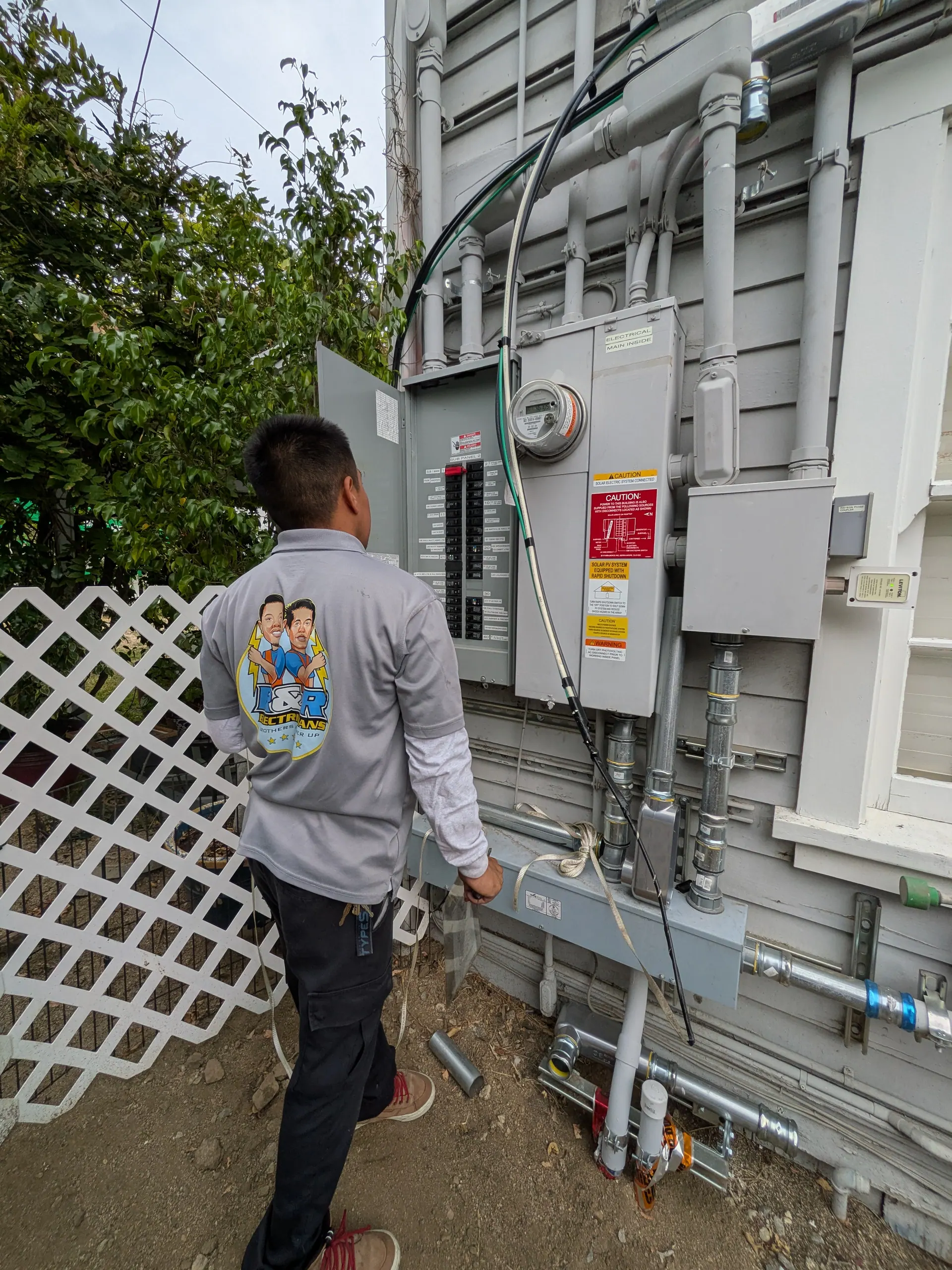 Main electrical panel upgrade and installation by licensed electrician in Los Angeles