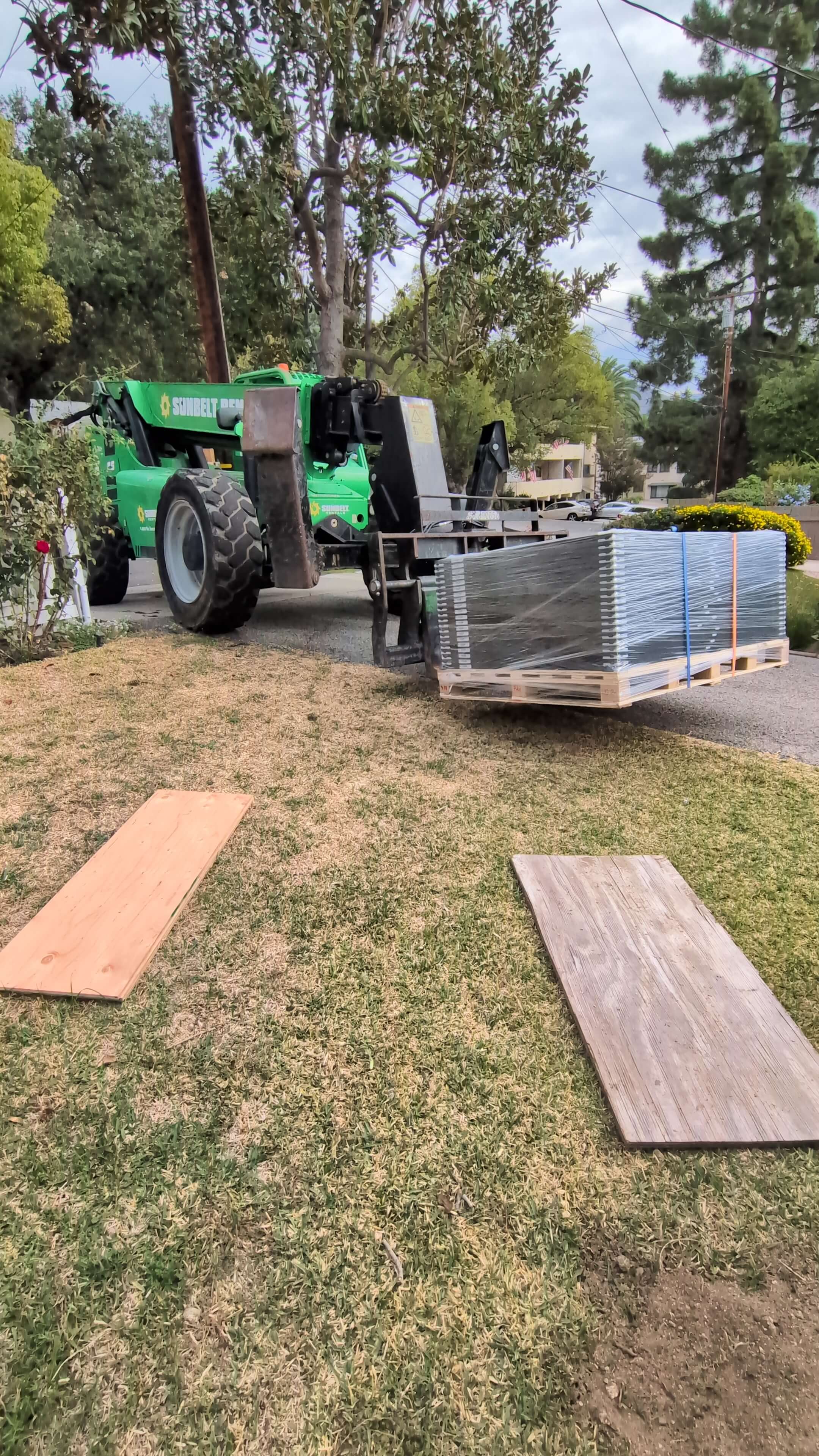 sierra_madre_solar_installation_with_lift 2